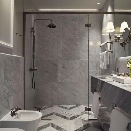 Britannia Hotell 5*