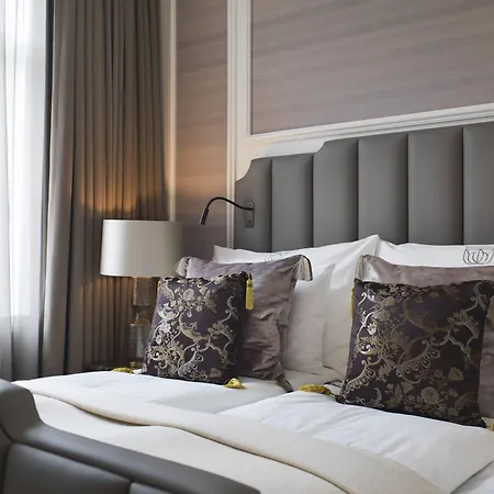 Britannia Hotell 5*