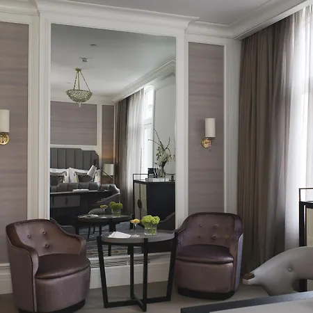 Britannia Hotell 5*