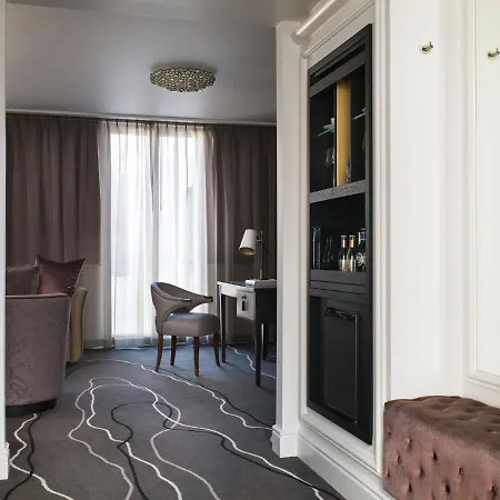 Britannia 5*