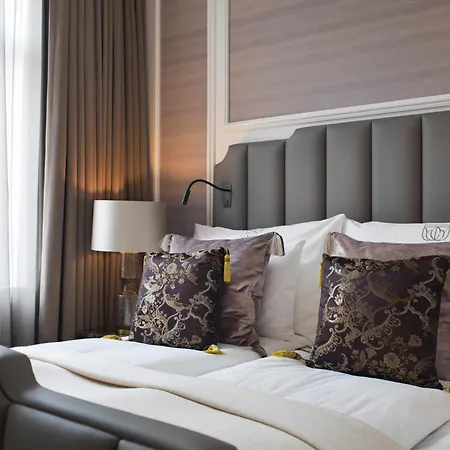 Britannia Hotell 5*